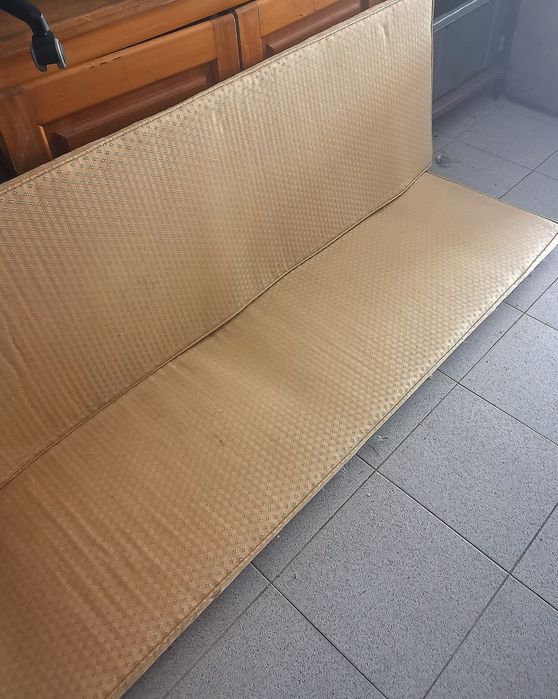 Bancos corridos com costas