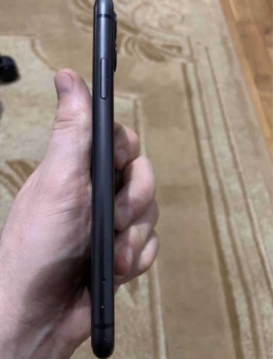 продам айфон 11 на 64 гб