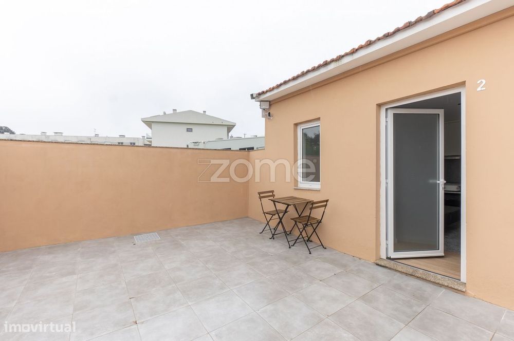 Conjunto de 3 casas independentes em Canelas