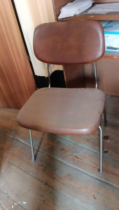 4 cadeiras de escritório antigas