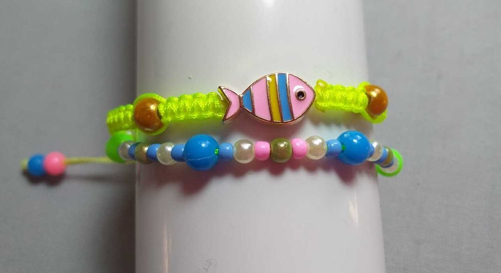4 Pulseiras duplas em Macramê em cores Neon com Peixinho e contas diversas