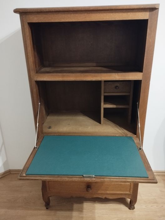 Drewniany sekretarzyk