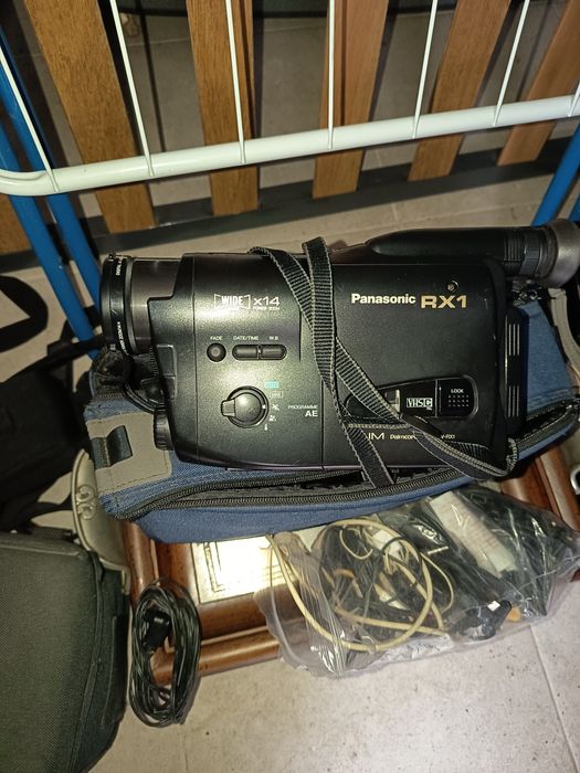 Câmara de vídeo Panasonic NV-RX7 Handycam com formato de fita VHS-C