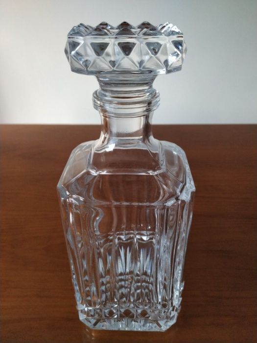 Garrafas Decanter com Tampa, em Cristal
