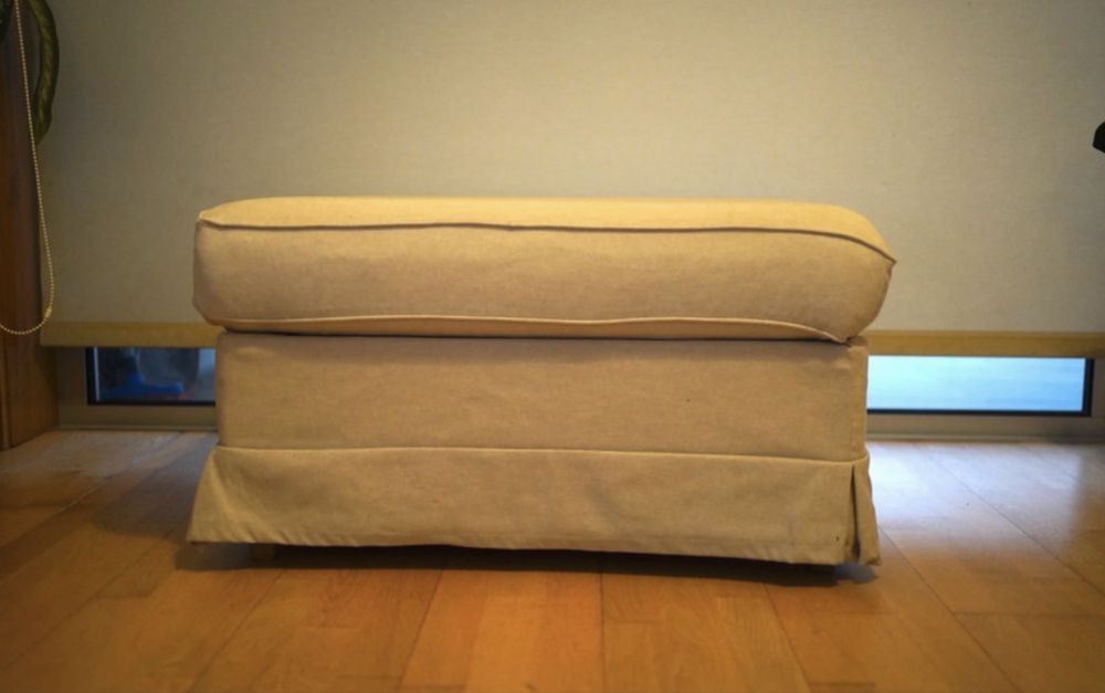 Sofá Ektorp Bege 3 lugares + Repousa-pés c/arrumação)