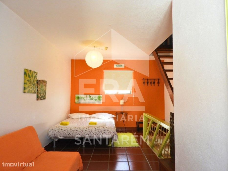 Prédio com 2 Lojas + Apartamento T1