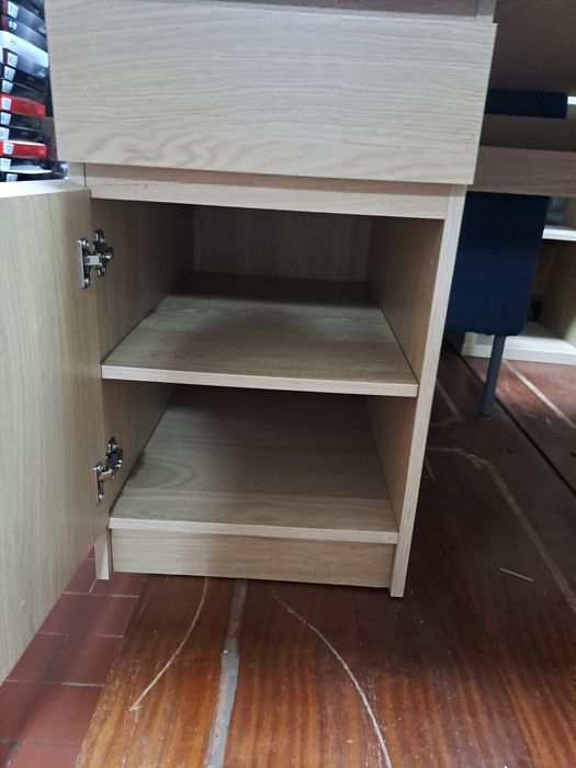 Secretaria malm cor pinho como nova