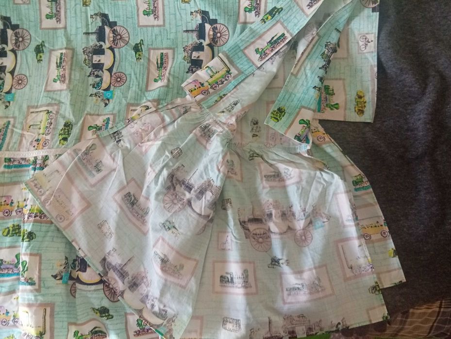 Colcha de cama individual/ divã, com combóios e carruagens