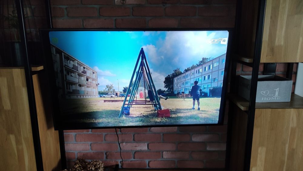 Telewizor Samsung 49 cali z uchwytem