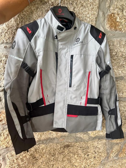 Vendo casaco e calças de moto armure