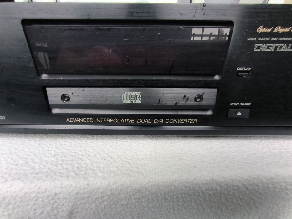 Odtwarzacz CD. AKAY -CD37