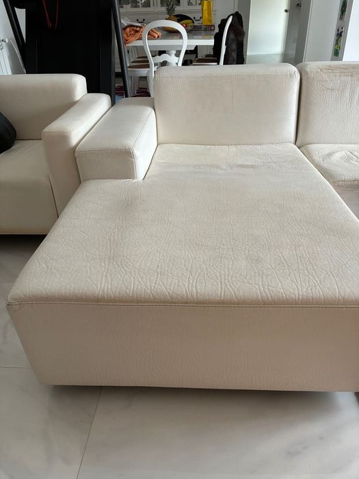 Sofá em pele branco