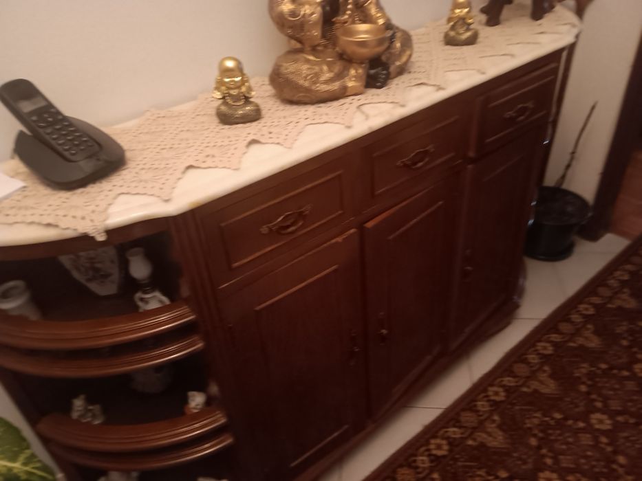 Vendo sapateira c/ tampo em pedra marmore e espelho
