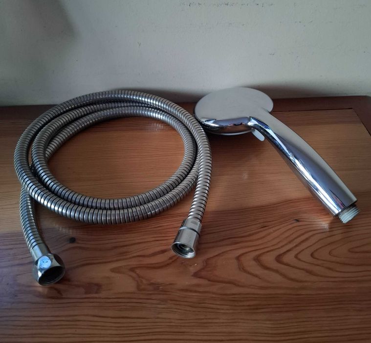 Conjunto de Ligação para chuveiro 2m e Chuveiro de Mão Cromado