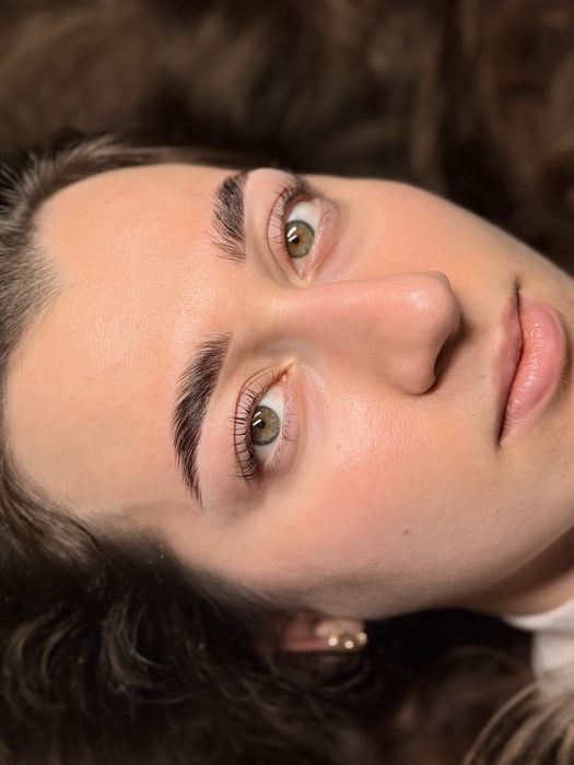 Stylizacja brwi i rzęs