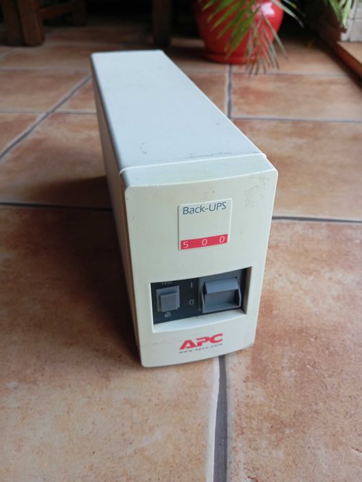 UPS back ups APC 500 bateria 12V zimny start