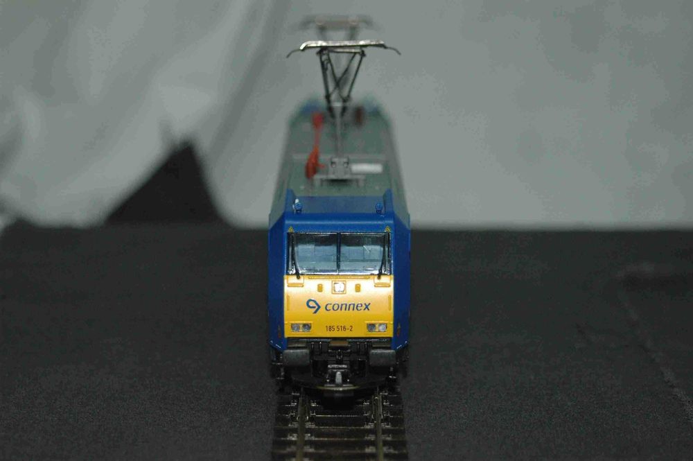 Locomotiva eléctrica BR-185 (CONNEX) PIKO HO