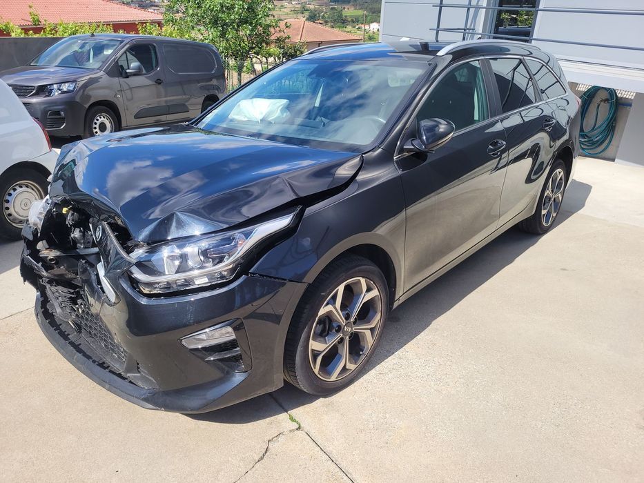 Kia Ceed Sw 2021 para peças