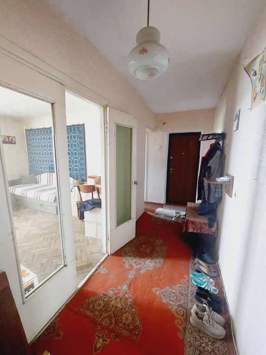 Продаж чотирьохкімнатної квартири.