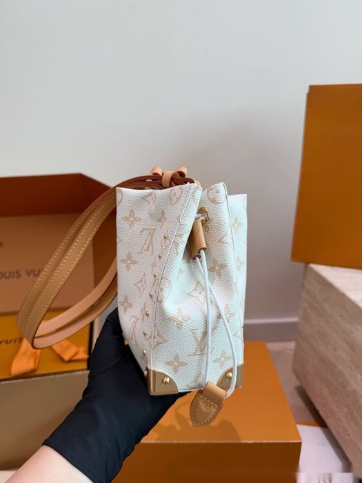 Жіноча сумка-відро LOUIS VUITTON 17x15