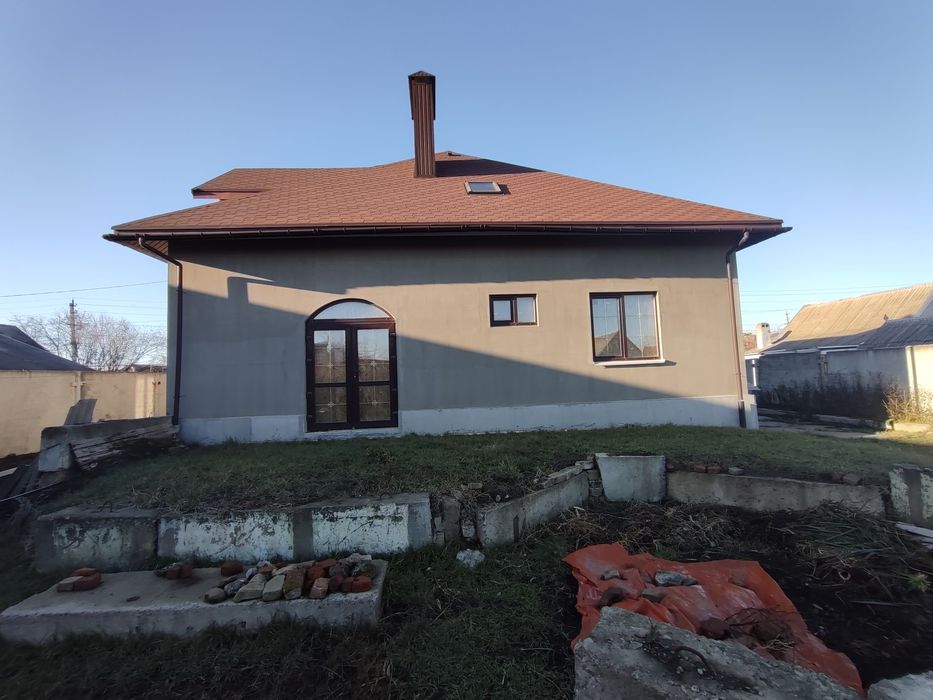 Продається добротний новий будинок