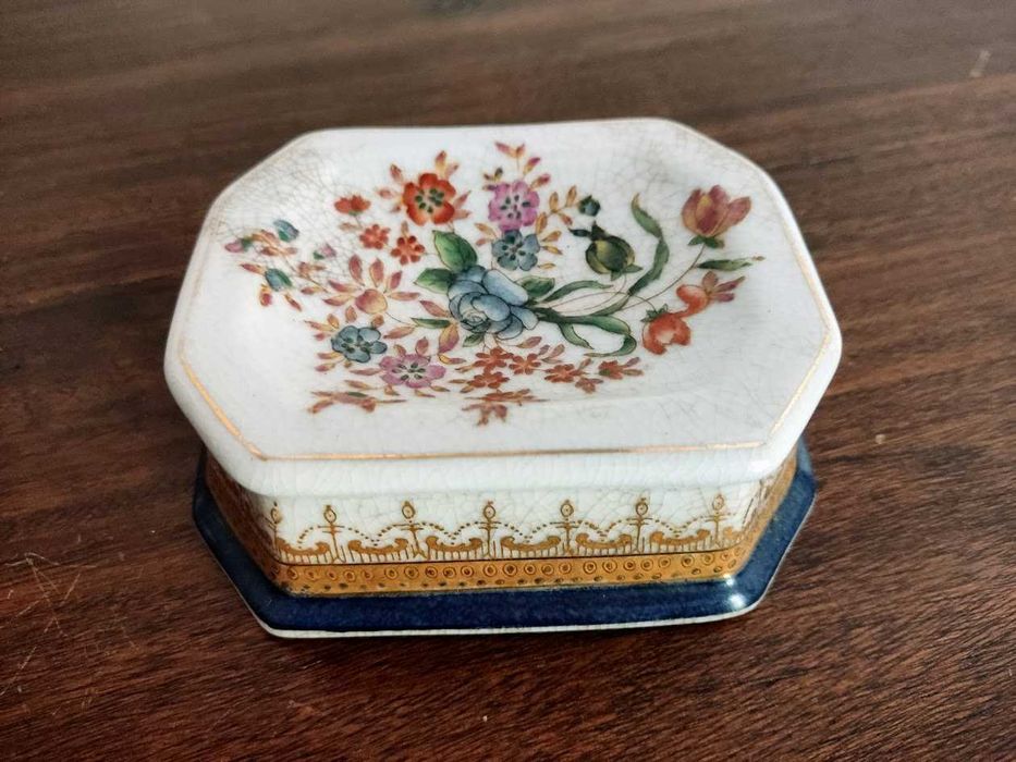 Saleiro antigo em louça decorativo