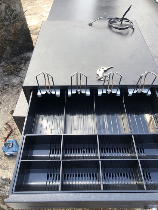 Gaveta registadora nova