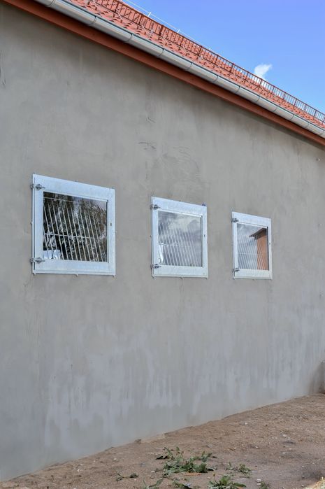 Okno stajenne stalowe do stajni garażu okno stalowe okno gospodarskie