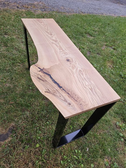 Biurko loftowe z litego drewna z żywicą