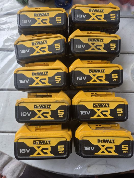 Dewalt 18v 5ah батареї роботчі 2025рік є кількість
