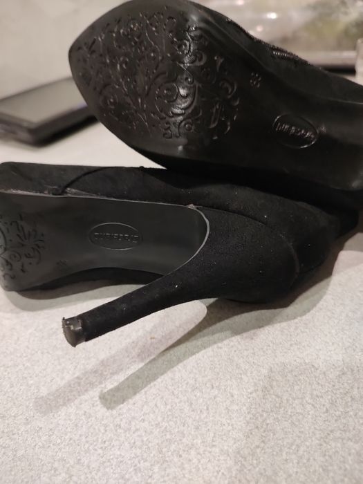 Botki do kostki czarne na obcasie