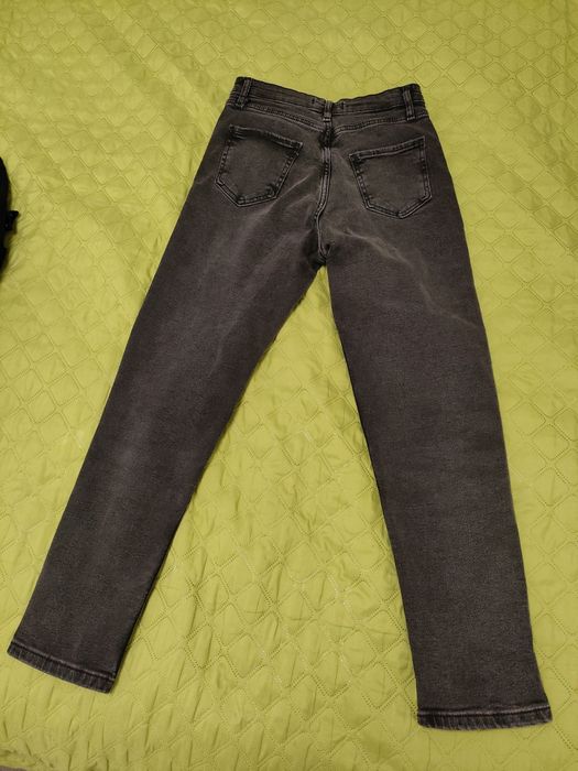 Джинсы серого цвета