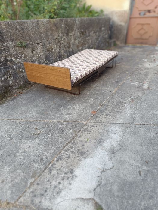 Cama móvel usada