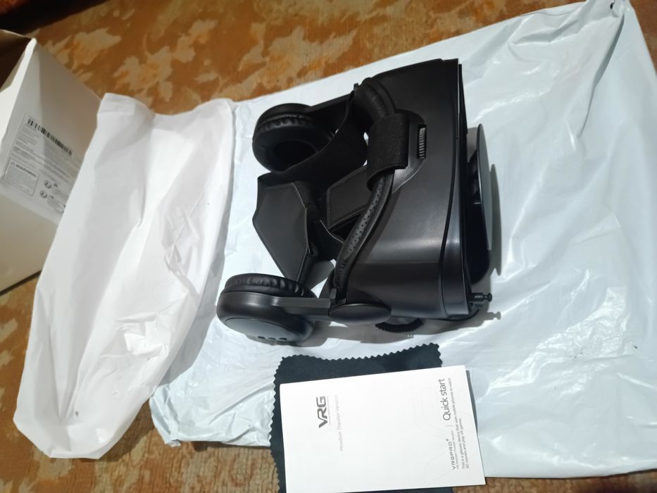 Продам очки виртуальной реальности с встроенными наушниками