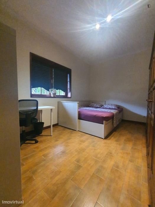 Quarto - localizado em Gulpilhares Porto