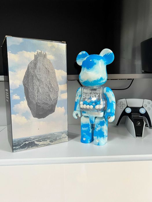 Фігурка Bearbrick BLUE SKY x400— дизайнерський арт-об’єкт 28 см
