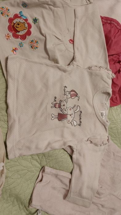 Spodenki, bluzeczki i czapeczki.