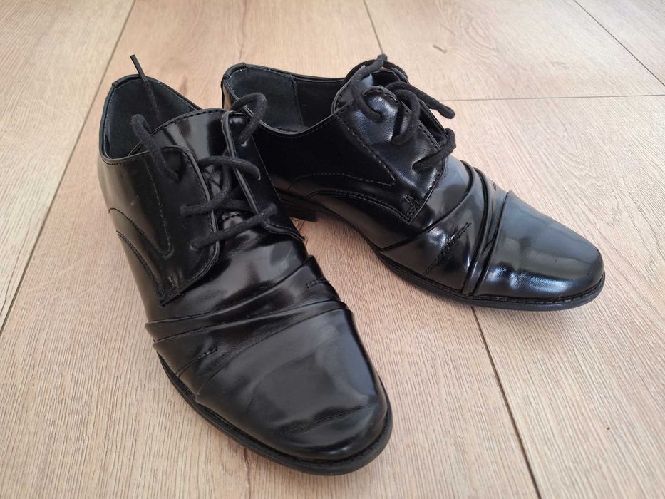 Eleganckie buty w rozmiarze 32