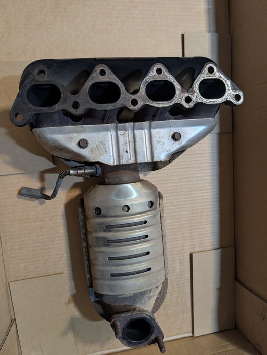 Випускний колектор з каталізатором 2851023520 Hyundai/Kia