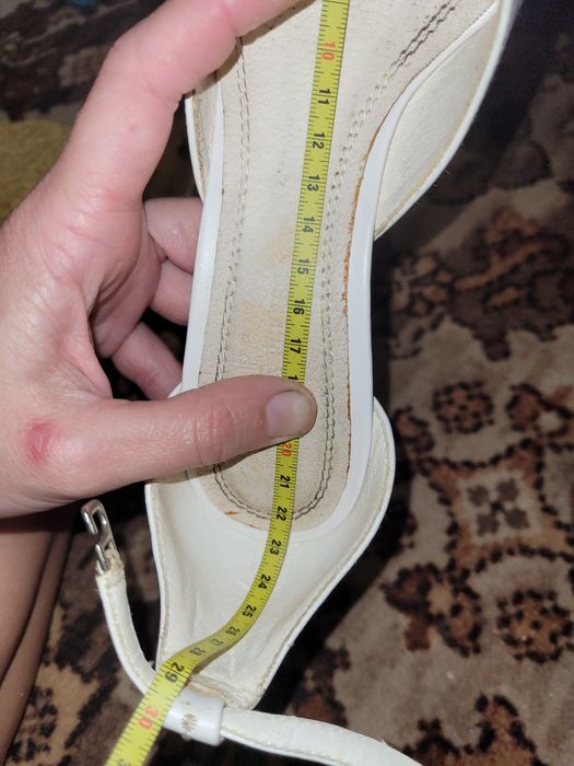 Туфлі білі мініатюрні