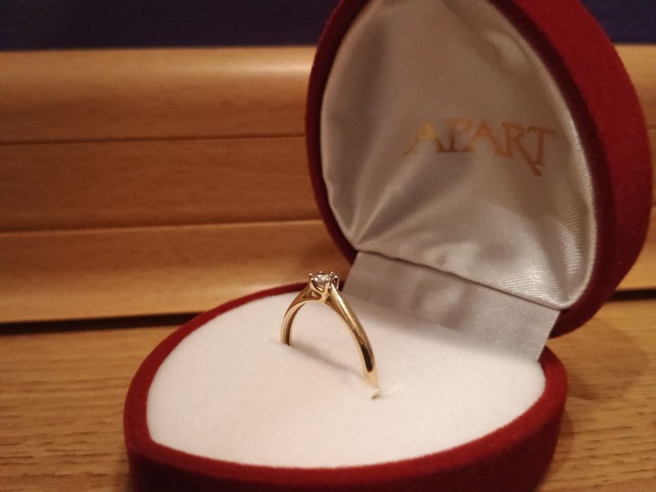 Pierścionek zaręczynowy z diamentem rozmiar 16