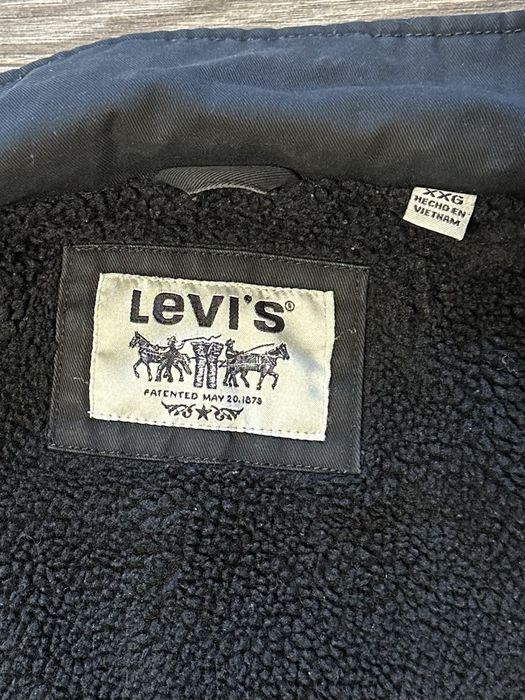 Чорна джинсова куртка LEVI’S з утеплювачем L-XL