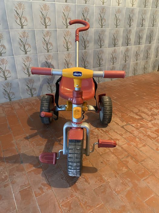 Triciclo Chicco com pega parental – Como novo