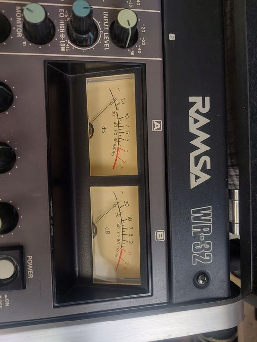 Звуковий мікшерний пульт  Panasonic RAMSA WR32