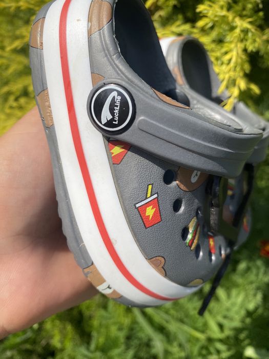 Дитячі шльопанці нові.