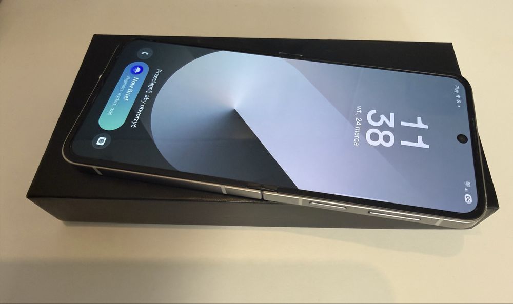 Telefon Samsung Galaxy Z Flip 6 12/256GB Silver Shadow PL