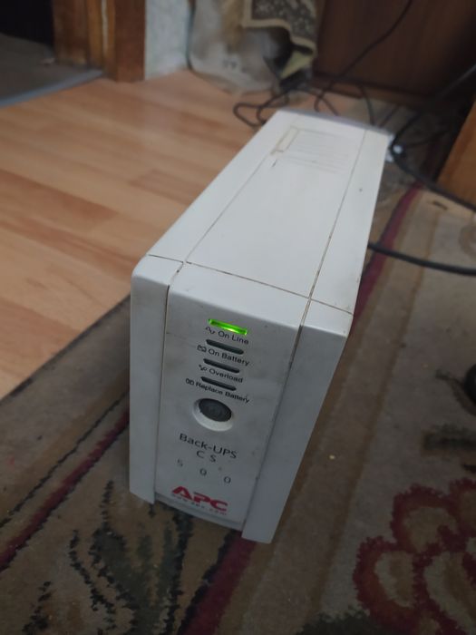 бесперебойник APC Back-UPS CS 500