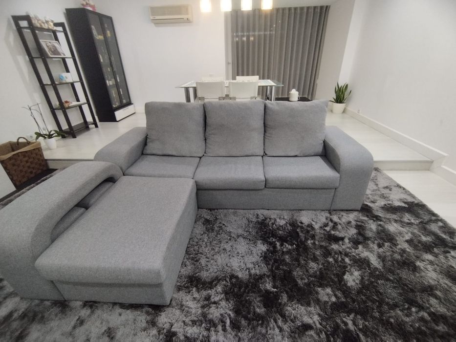 Sofá com chaise longe