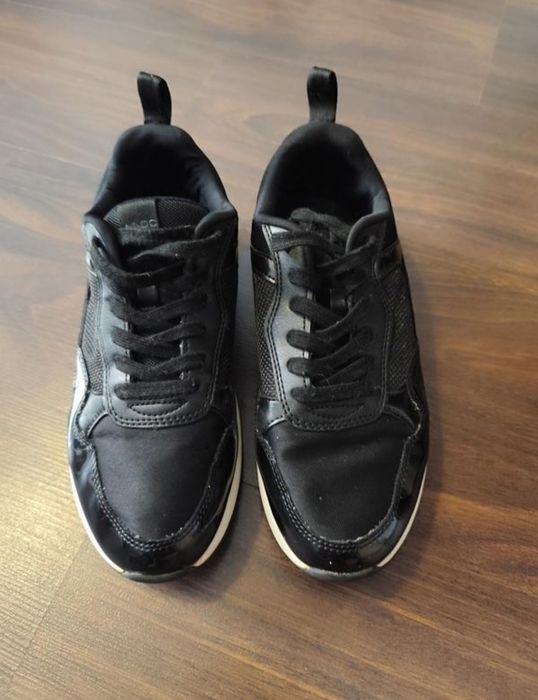 Жіночі кросівки 37 р Aldo