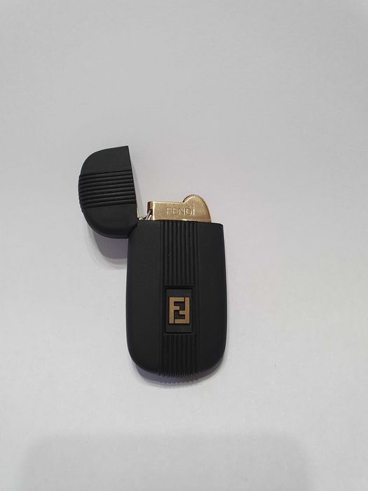 Isqueiro  da  marca Fendi